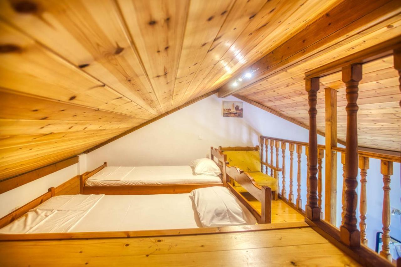 Christinas Lofts Lägenhet Ágios Matthaíos Exteriör bild